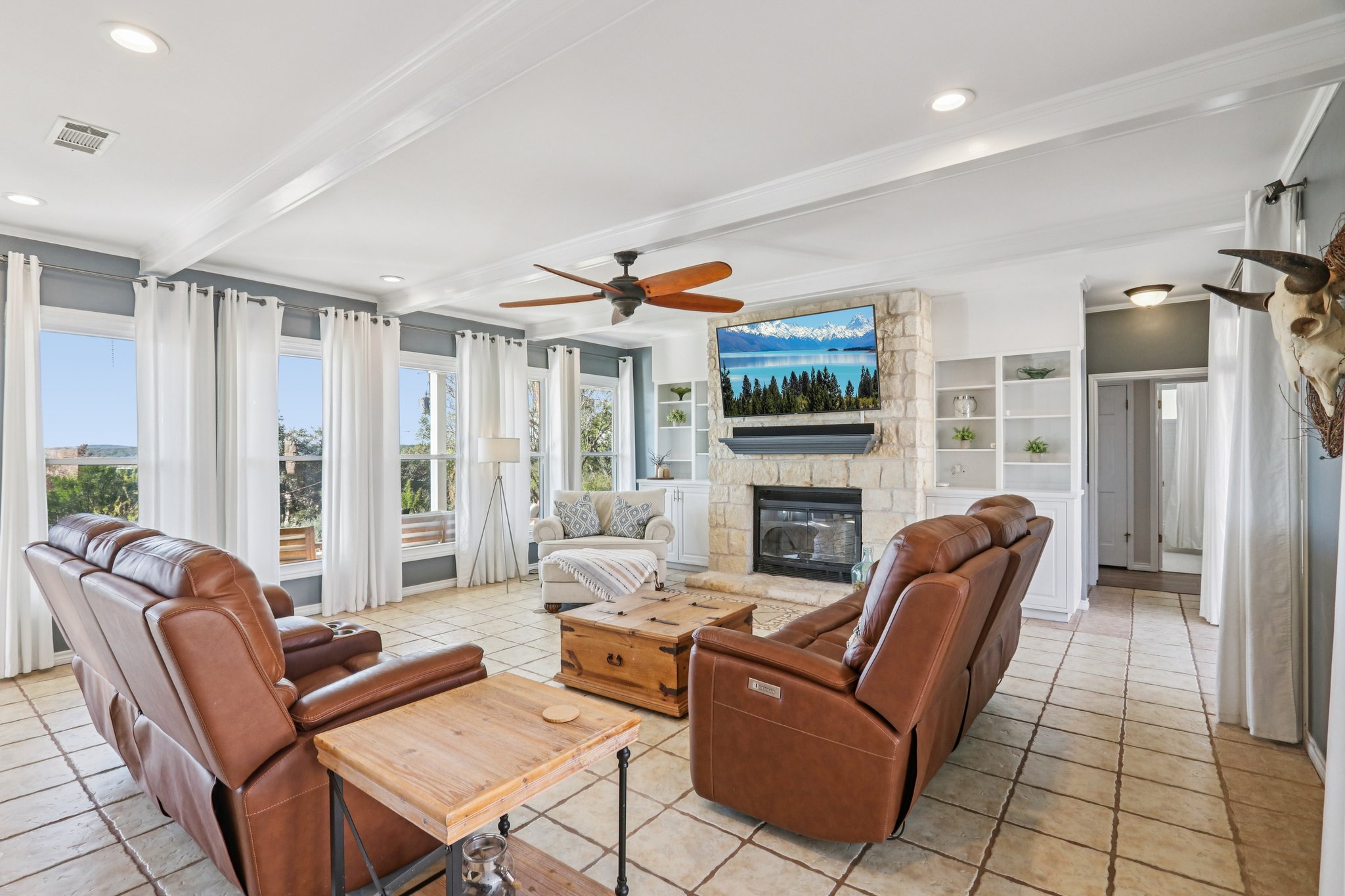 Country Club Dr-S1211-009.jpg