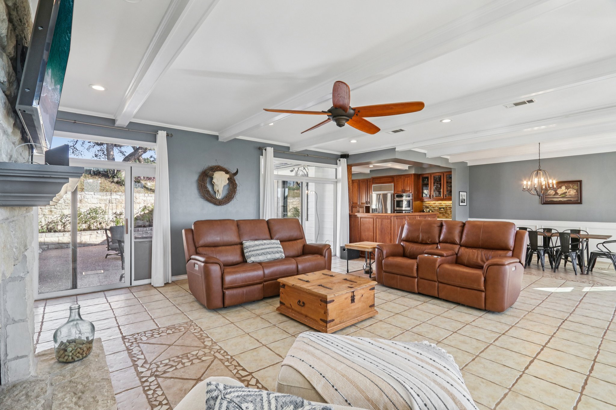 Country Club Dr-S1211-011.jpg