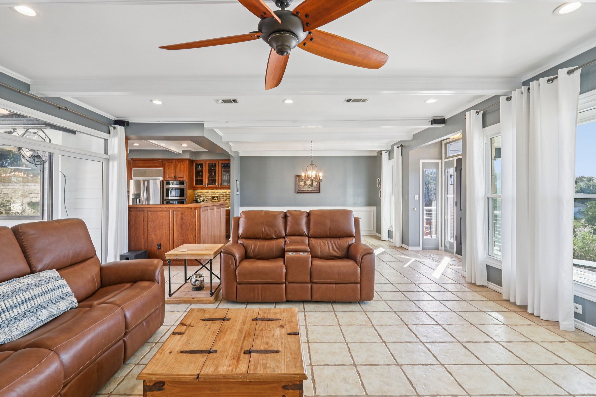 Country Club Dr-S1211-012.jpg