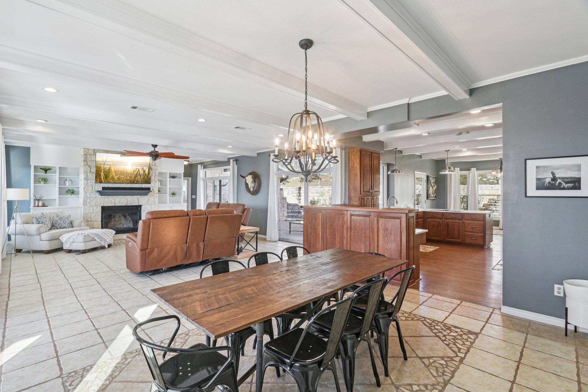 Country Club Dr-S1211-016.jpg