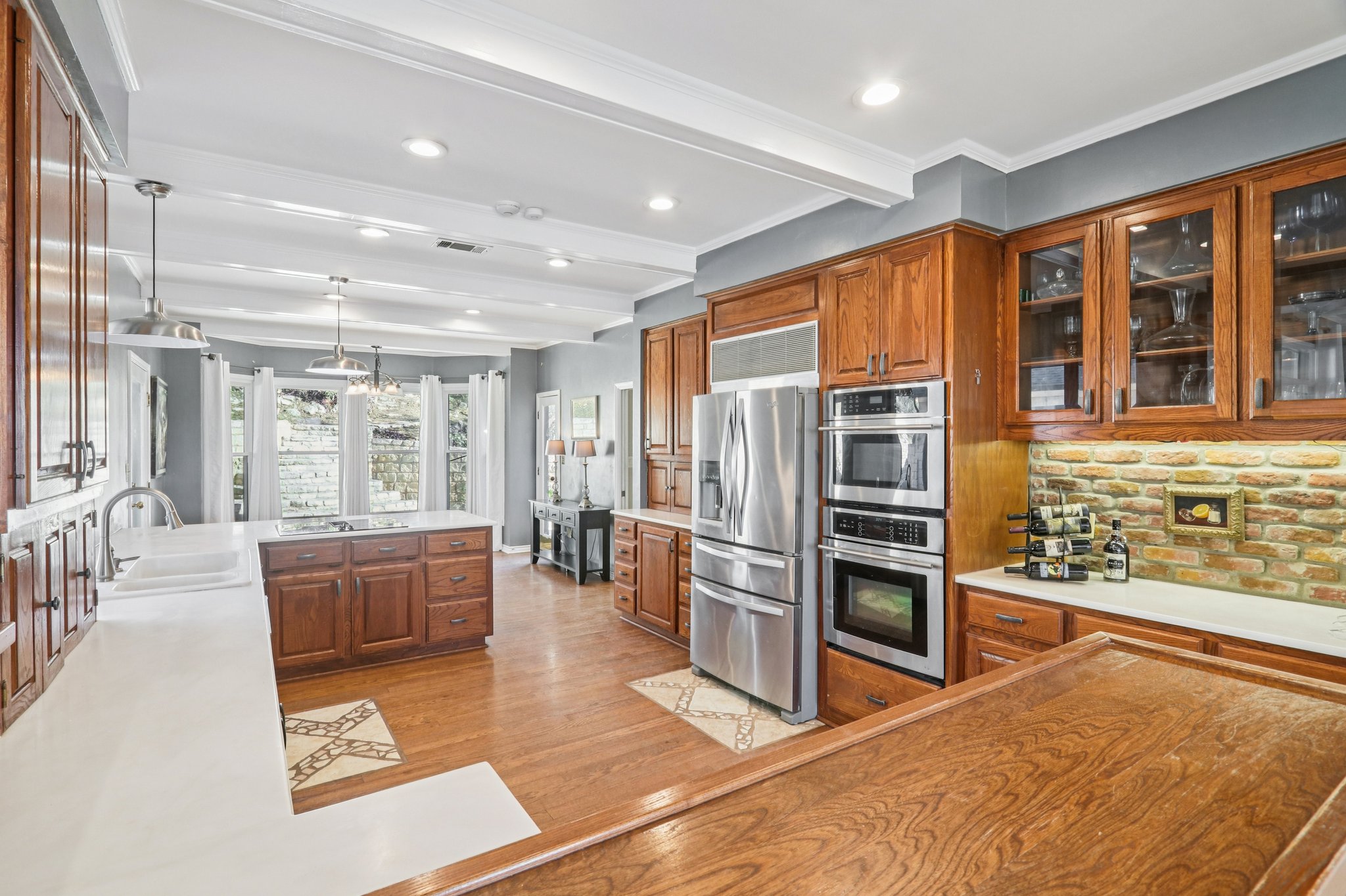 Country Club Dr-S1211-019.jpg