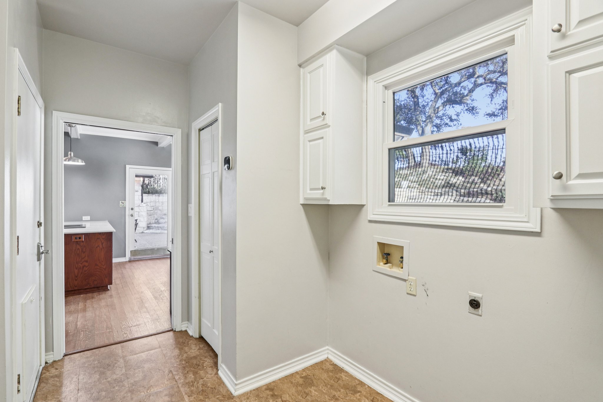 Country Club Dr-S1211-033.jpg