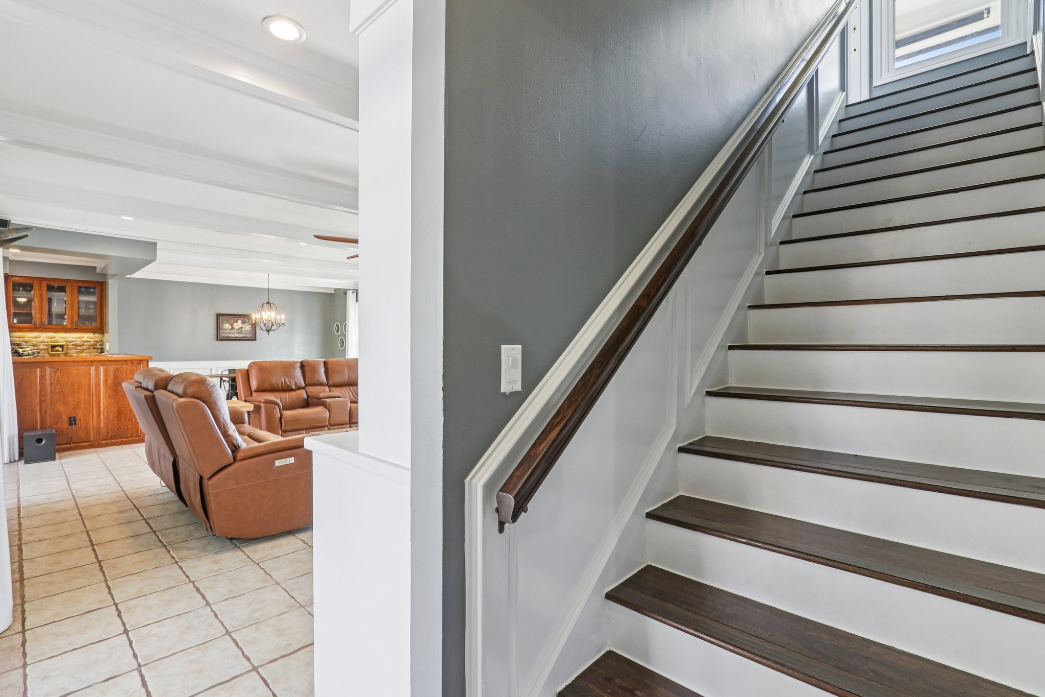 Country Club Dr-S1211-035.jpg