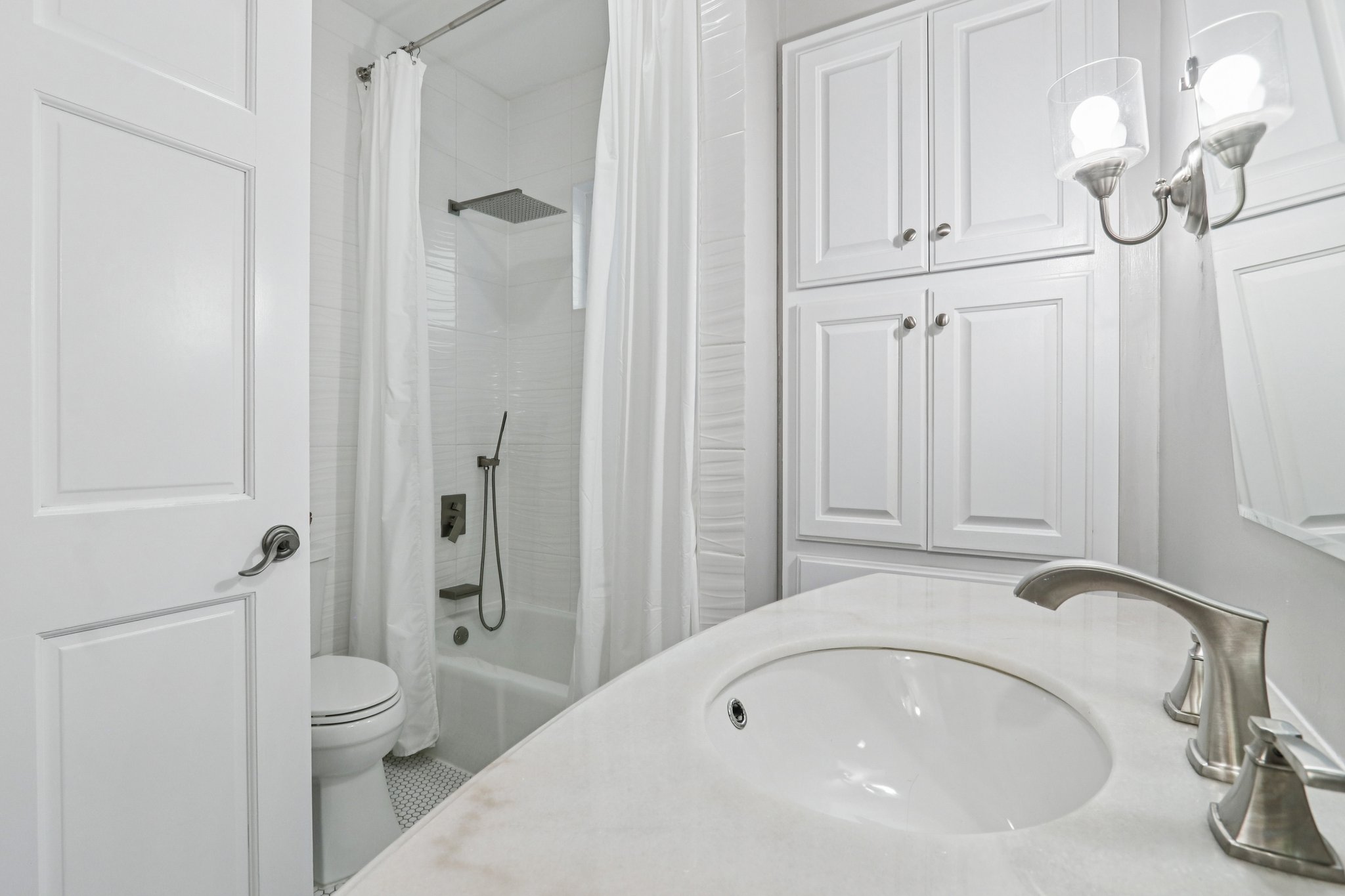 Country Club Dr-S1211-037.jpg