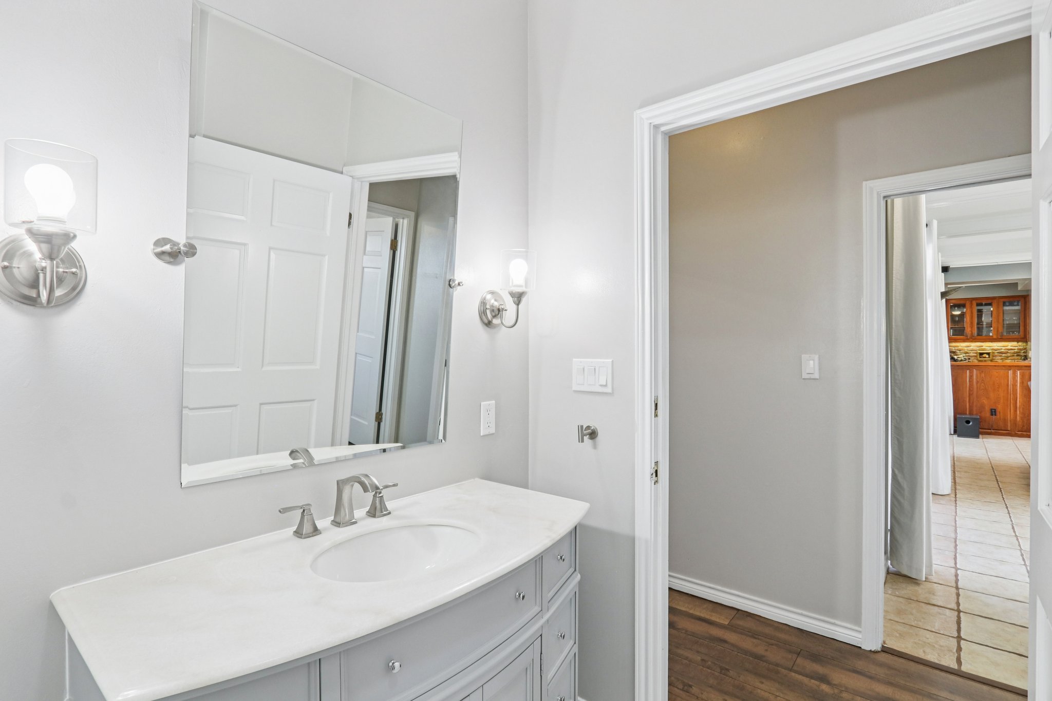 Country Club Dr-S1211-038.jpg