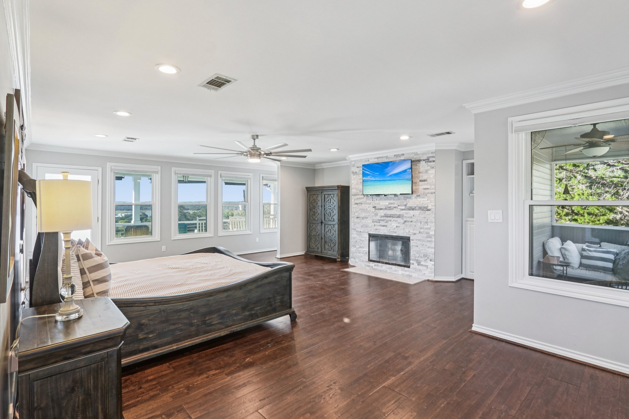 Country Club Dr-S1211-045.jpg