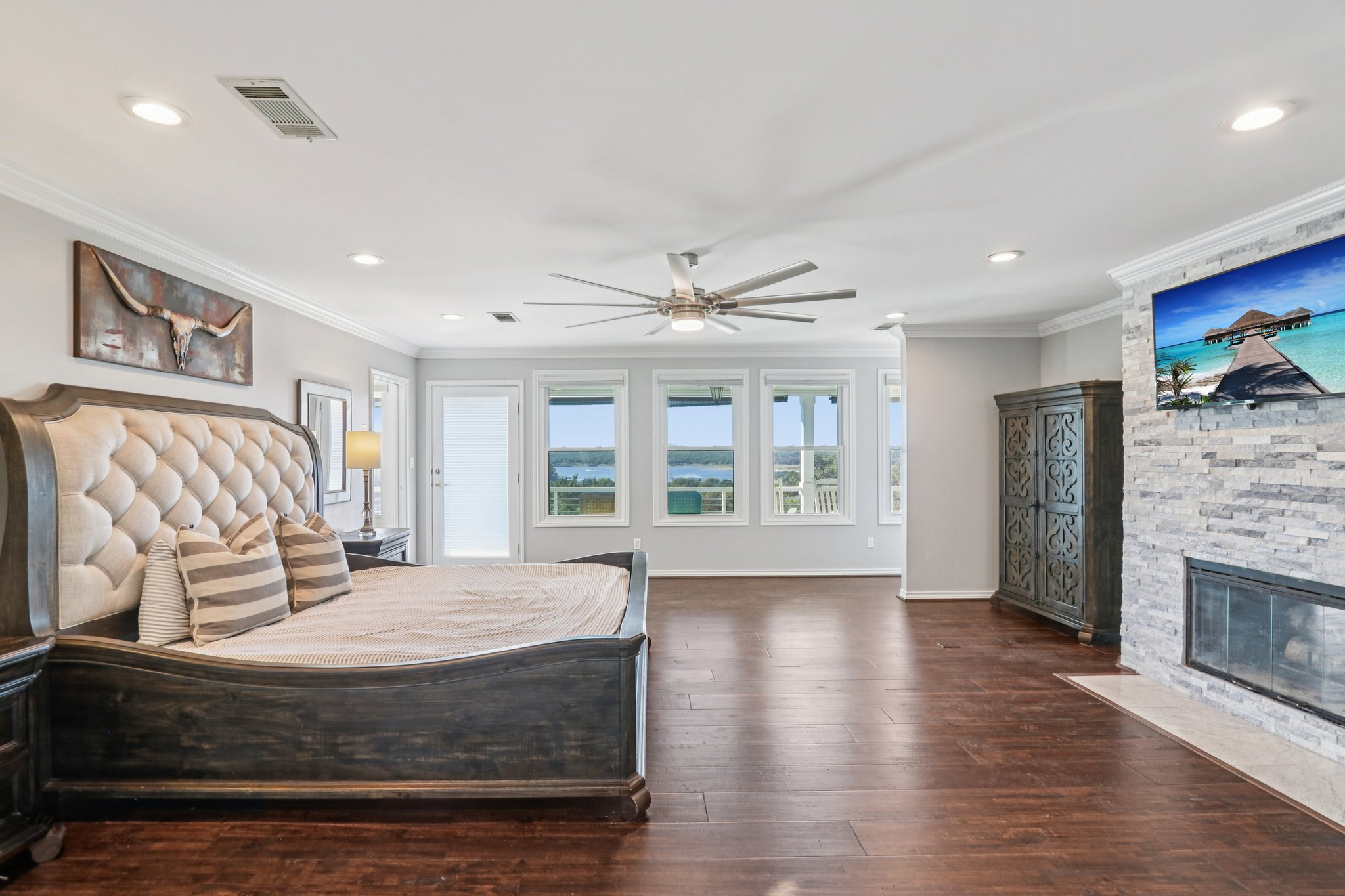 Country Club Dr-S1211-046.jpg