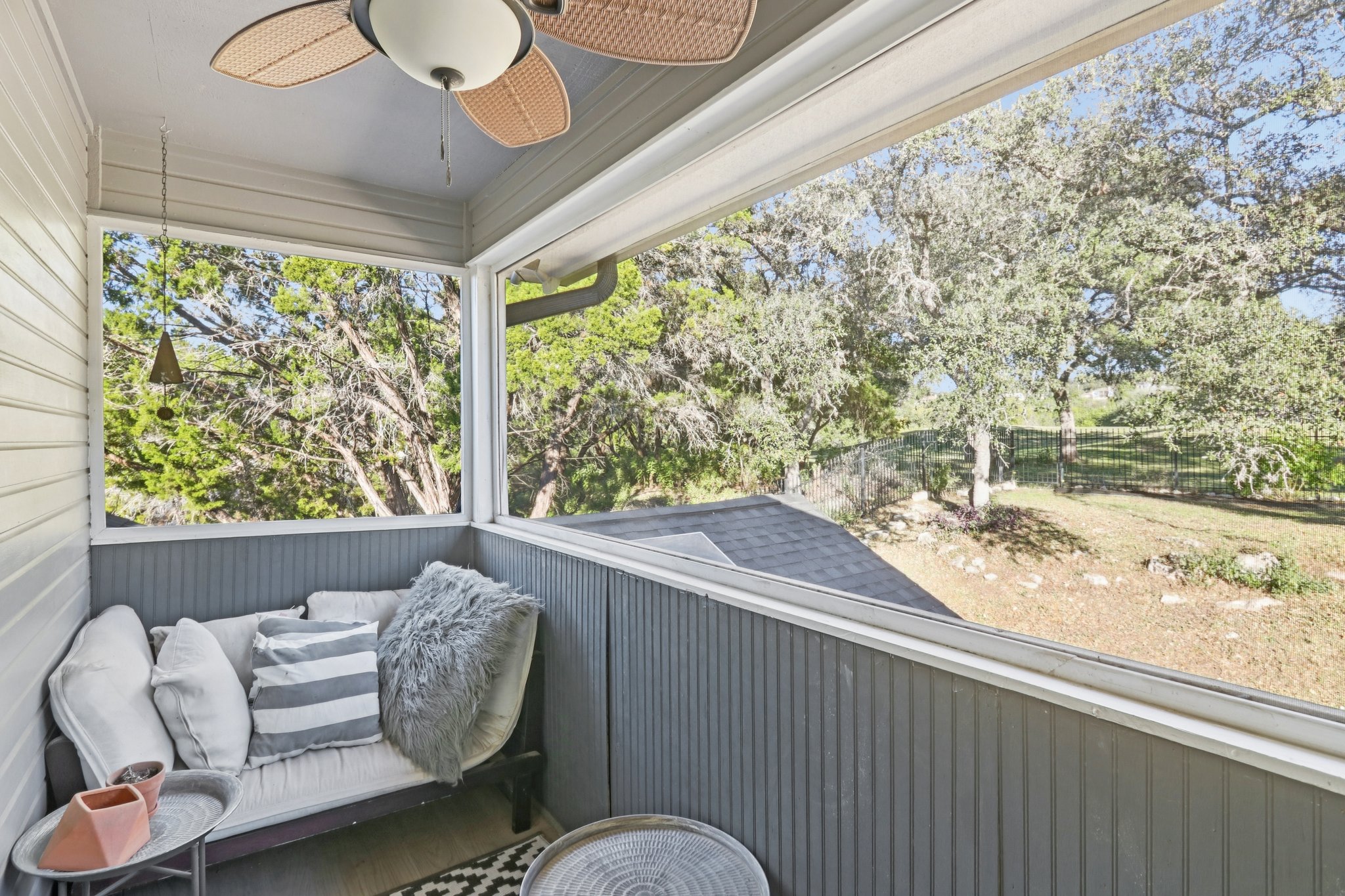 Country Club Dr-S1211-048.jpg