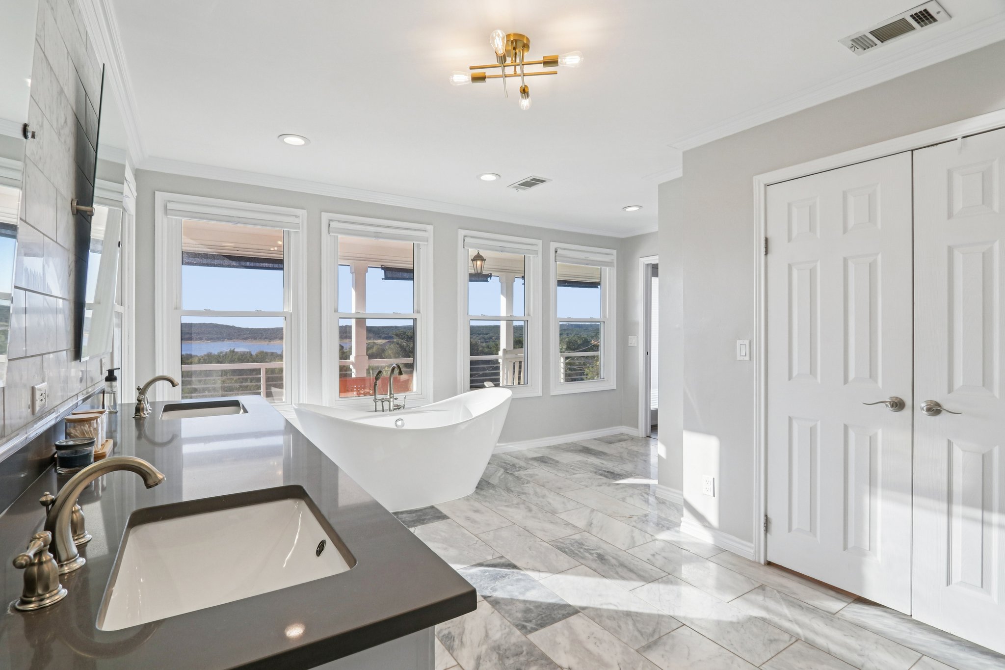 Country Club Dr-S1211-052.jpg