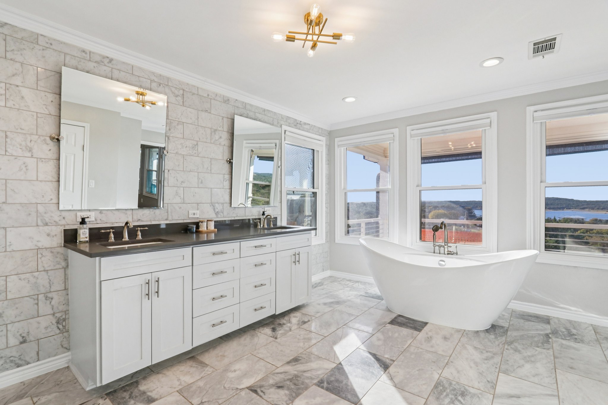 Country Club Dr-S1211-053.jpg