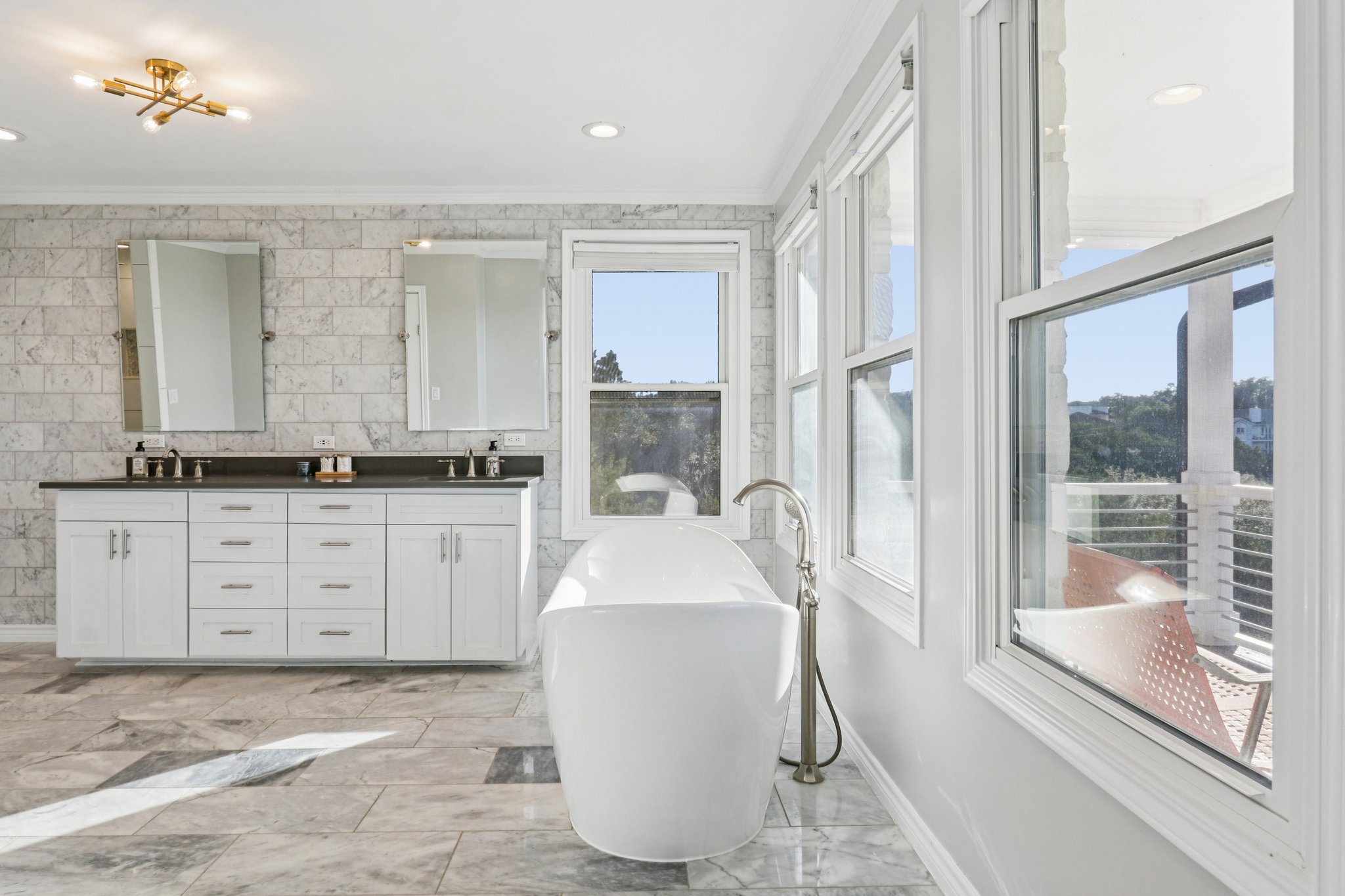 Country Club Dr-S1211-054.jpg