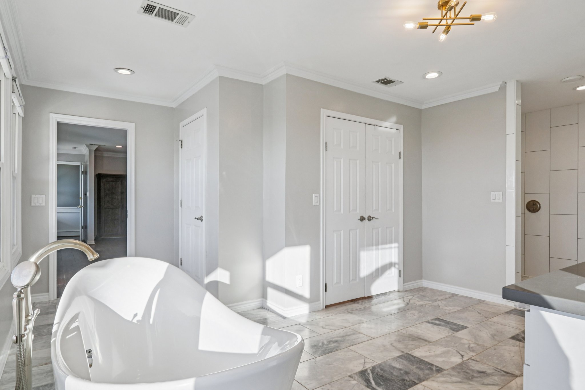 Country Club Dr-S1211-055.jpg