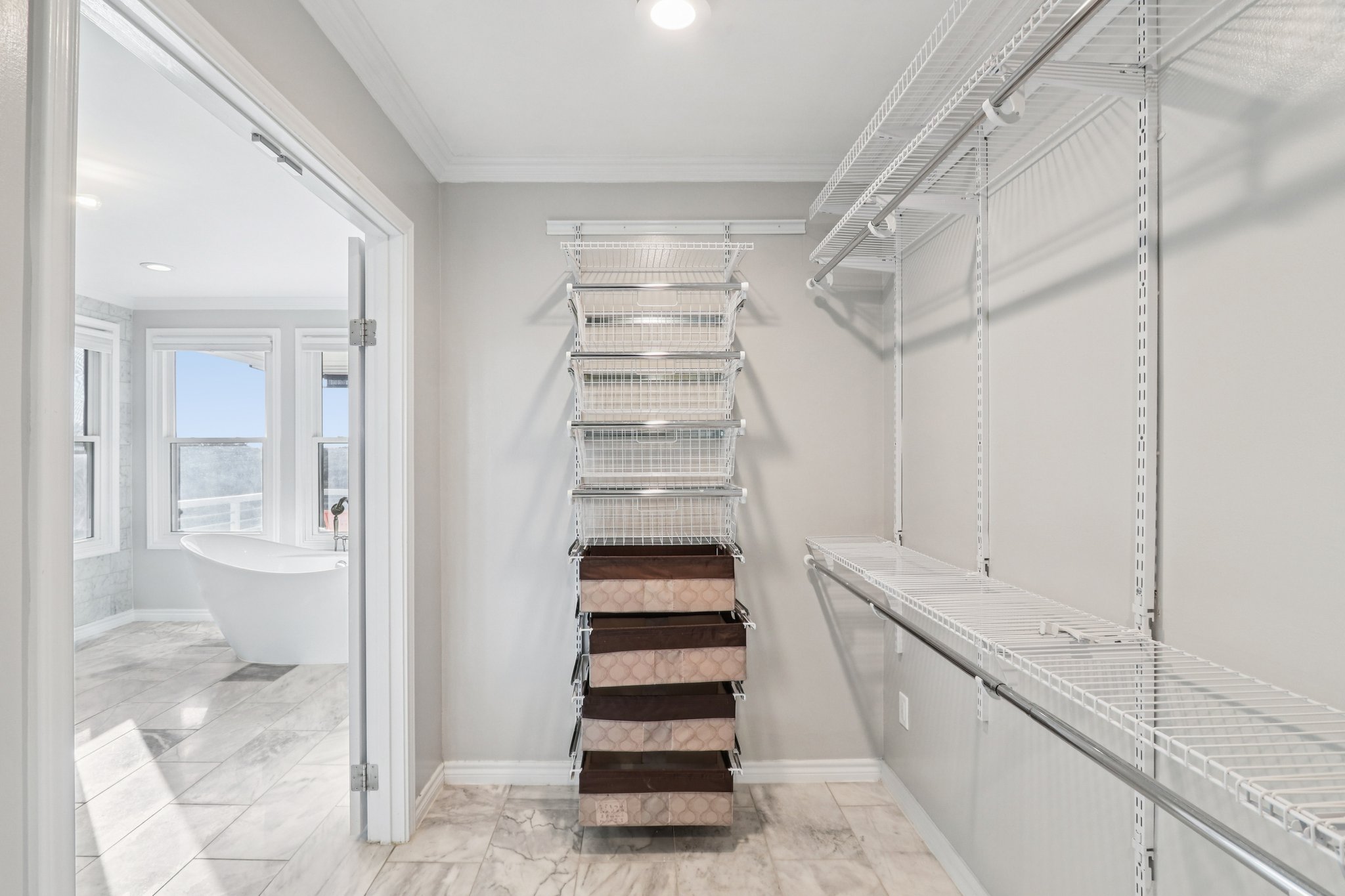 Country Club Dr-S1211-059.jpg