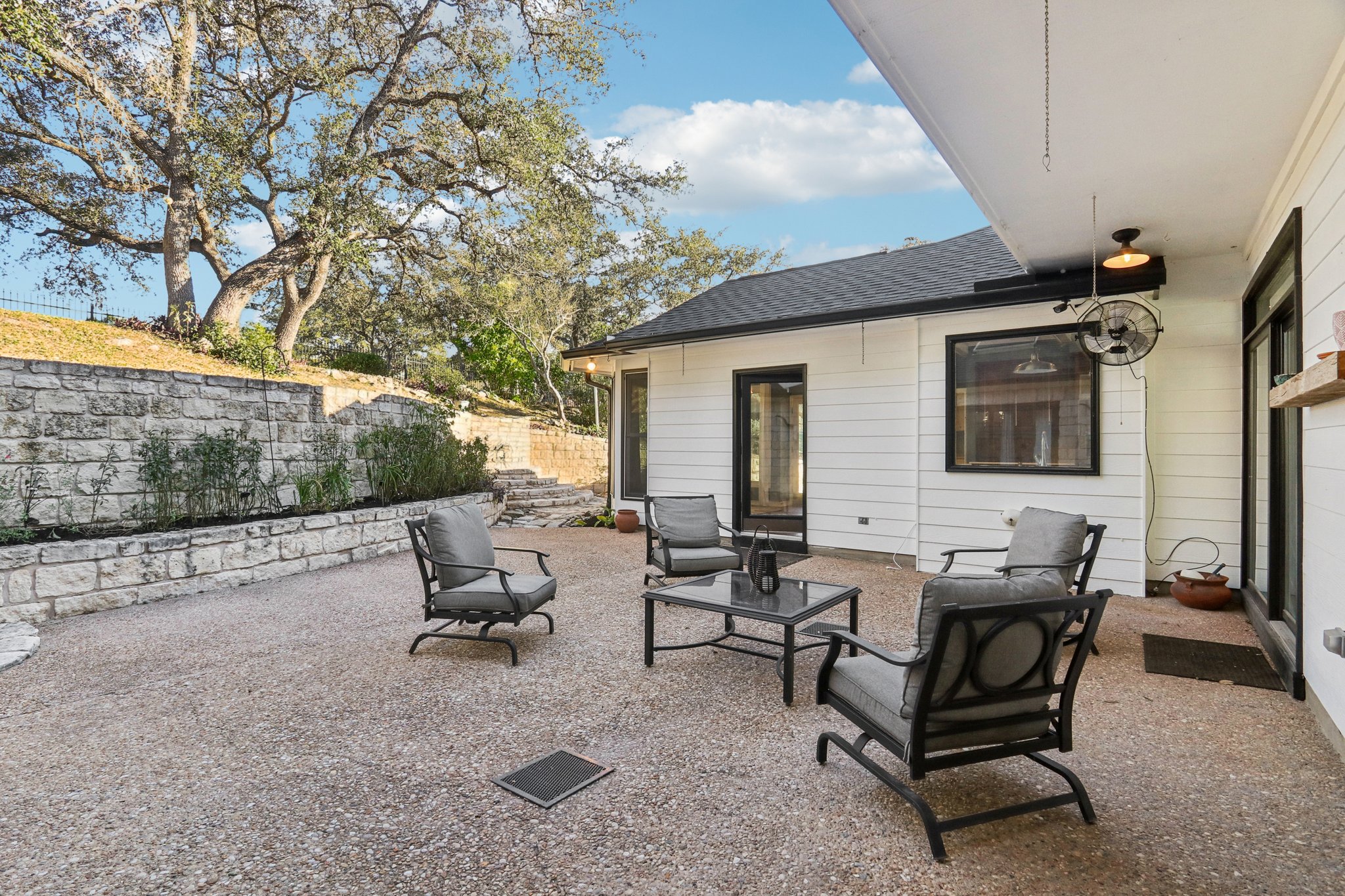 Country Club Dr-S1211-064.jpg