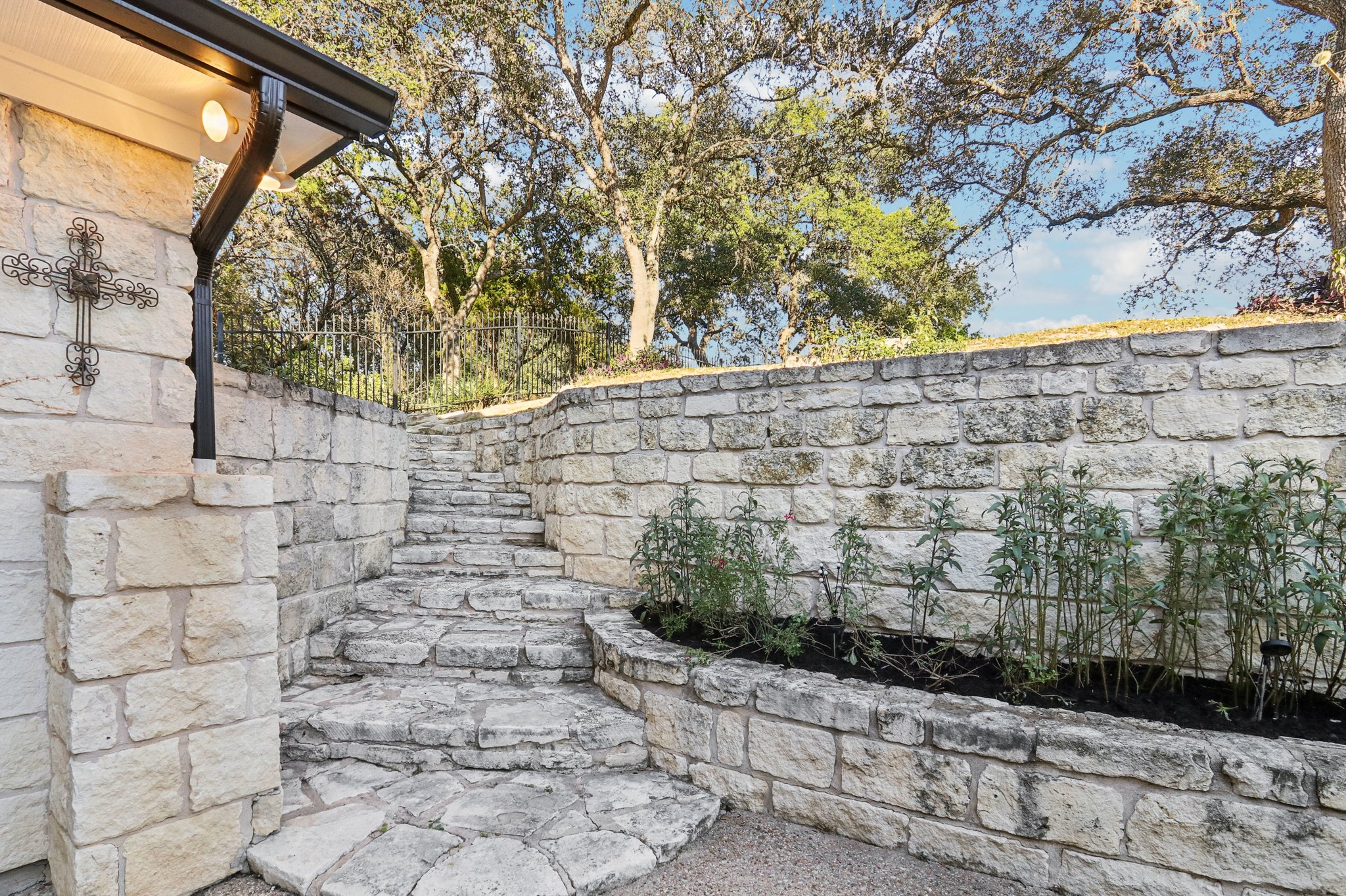 Country Club Dr-S1211-065.jpg