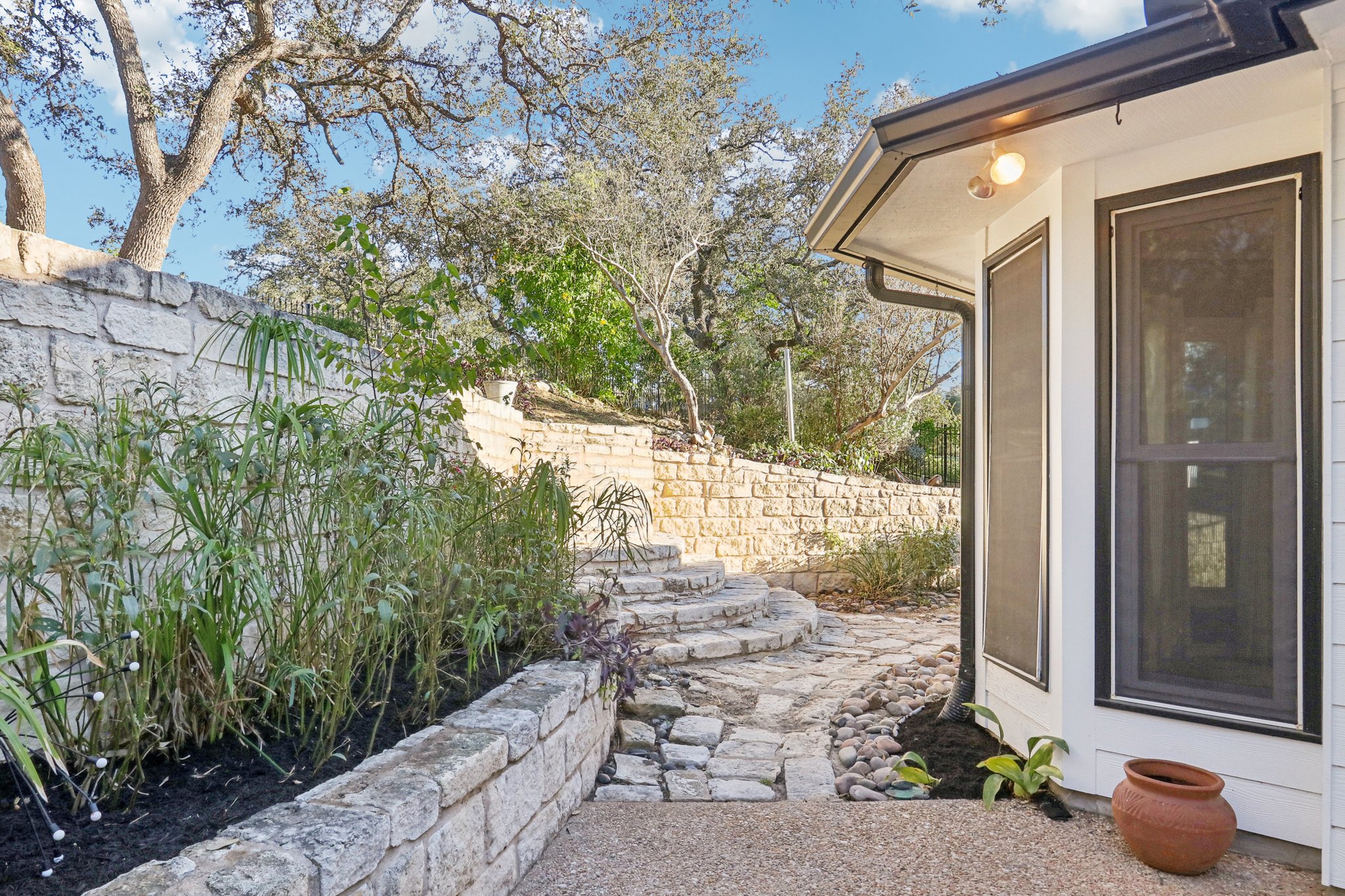 Country Club Dr-S1211-066.jpg