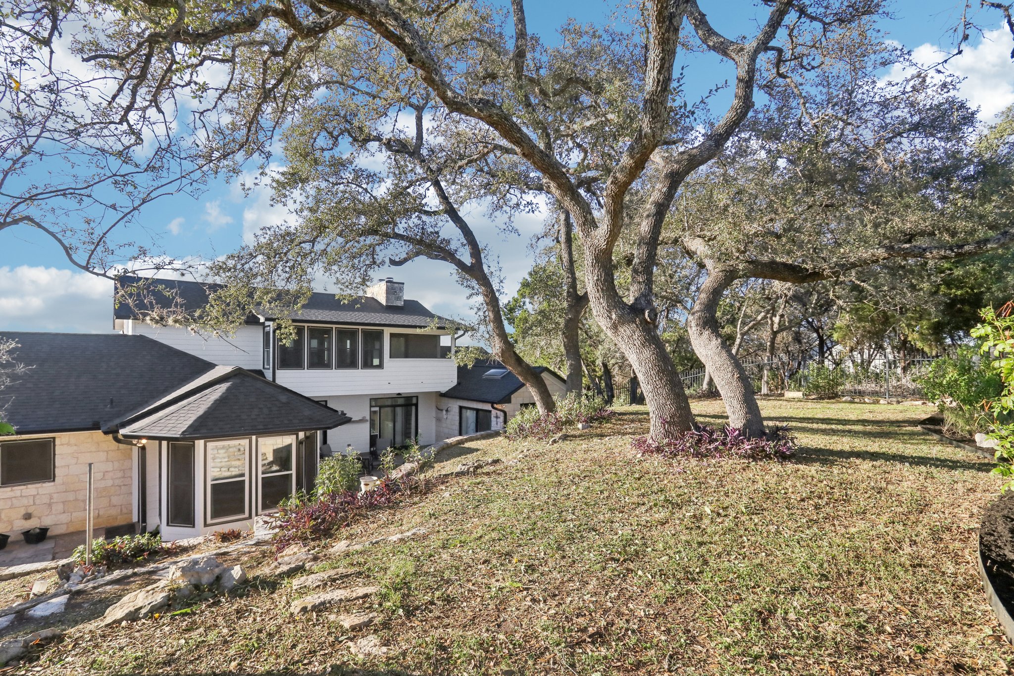 Country Club Dr-S1211-067.jpg