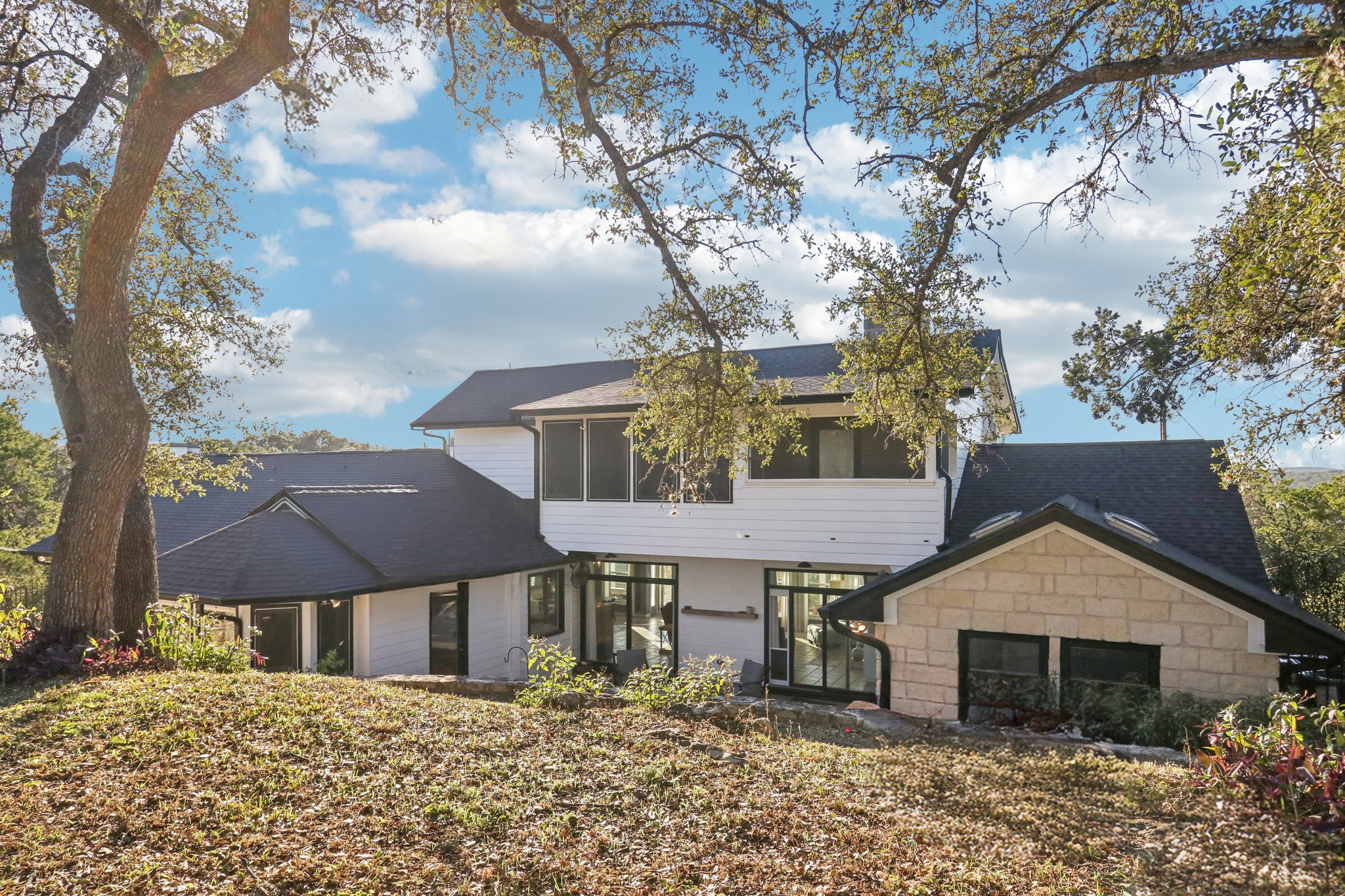 Country Club Dr-S1211-068.jpg