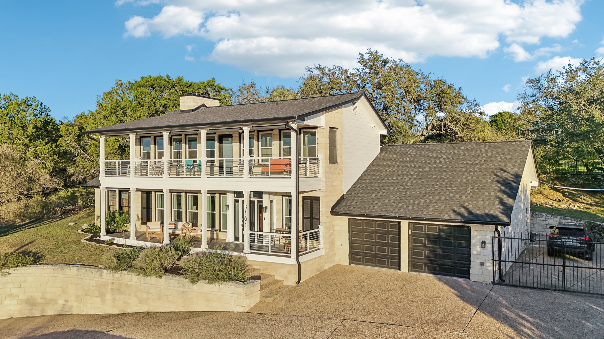 Country Club Dr-S1211-070.jpg