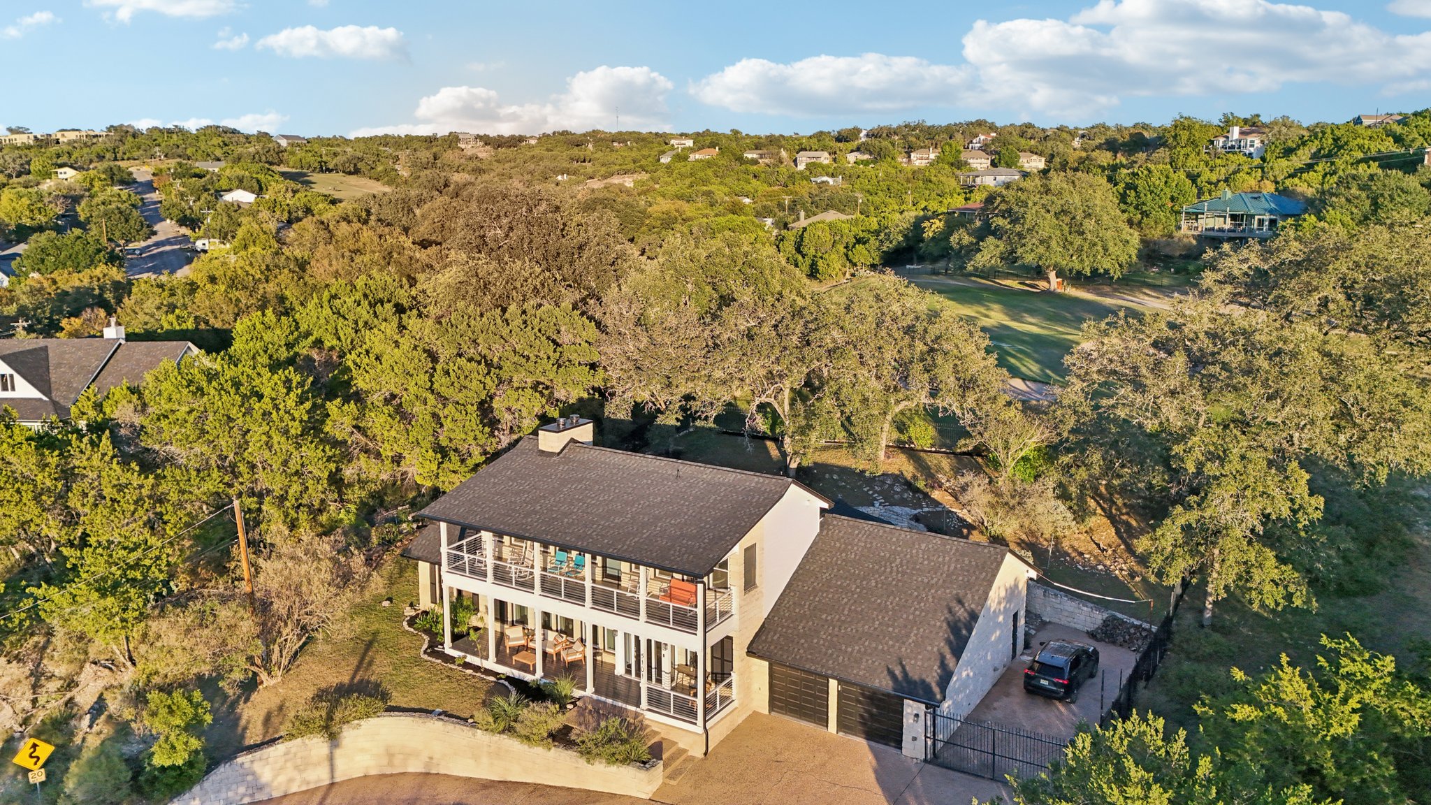 Country Club Dr-S1211-073.jpg