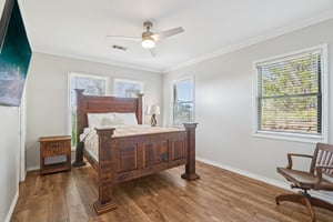 Country Club Dr-S1211-036.jpg