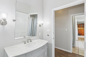 Country Club Dr-S1211-038.jpg