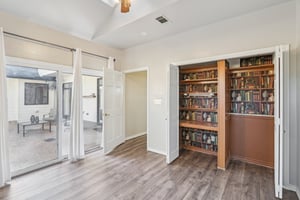 Country Club Dr-S1211-041.jpg