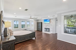 Country Club Dr-S1211-045.jpg