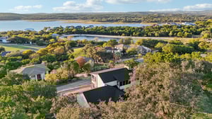 Country Club Dr-S1211-074.jpg