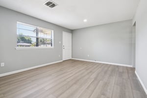 5101 NW Elm Ave_009.jpg