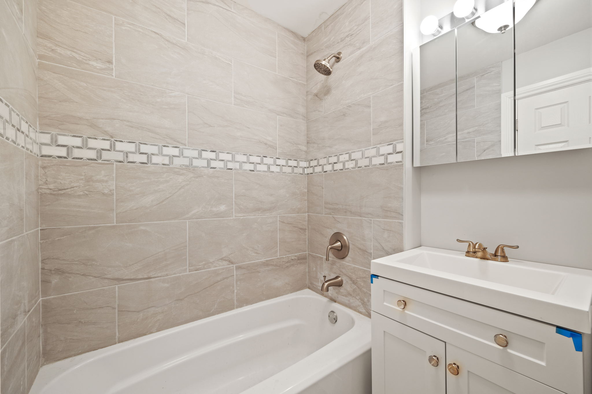 5103 S Ingleside Ave, Chicago, IL 60615, USA Photo 11