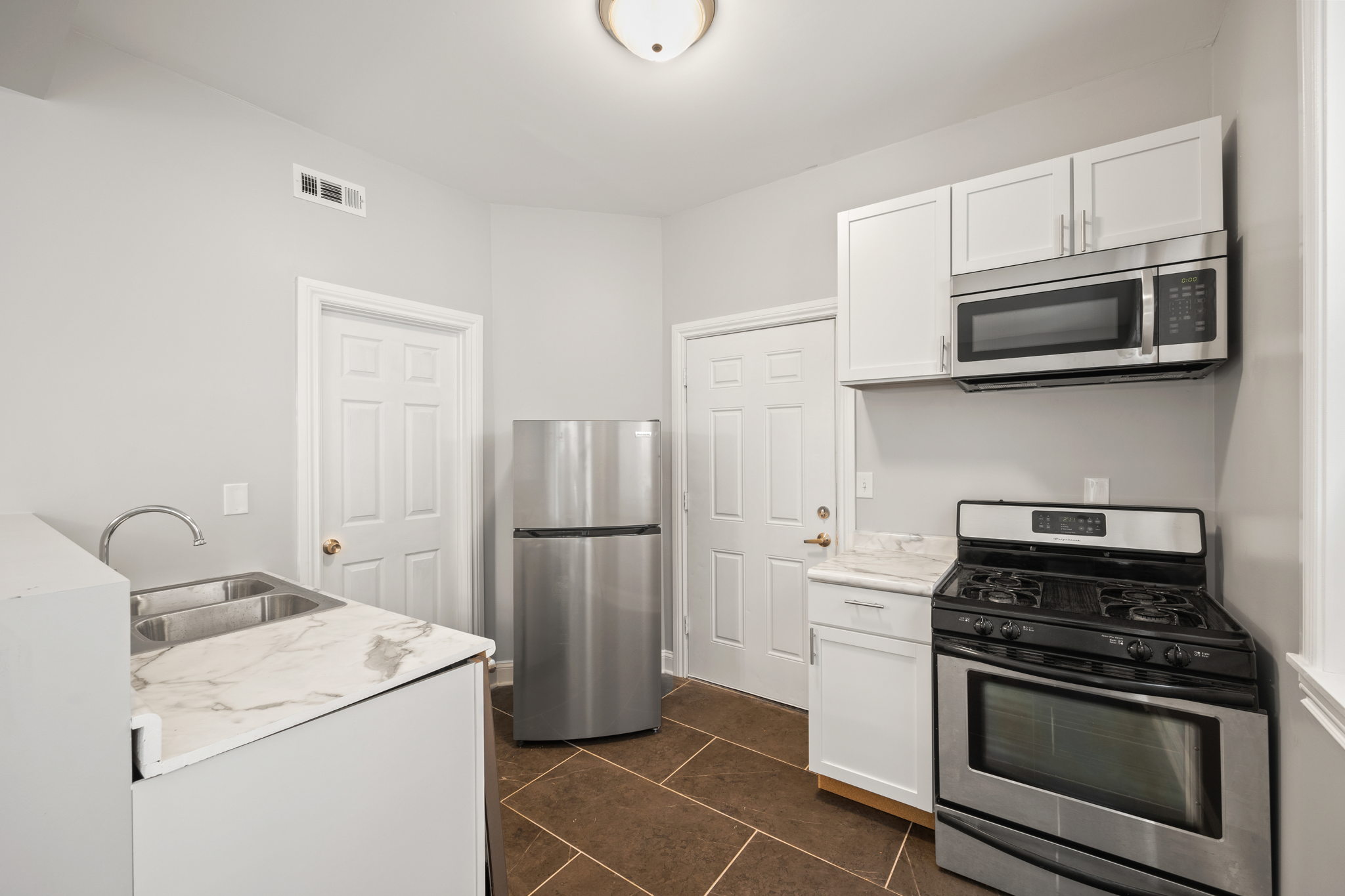 5103 S Ingleside Ave, Chicago, IL 60615, USA Photo 9