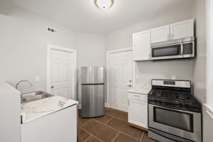 5103 S Ingleside Ave, Chicago, IL 60615, USA Photo 8