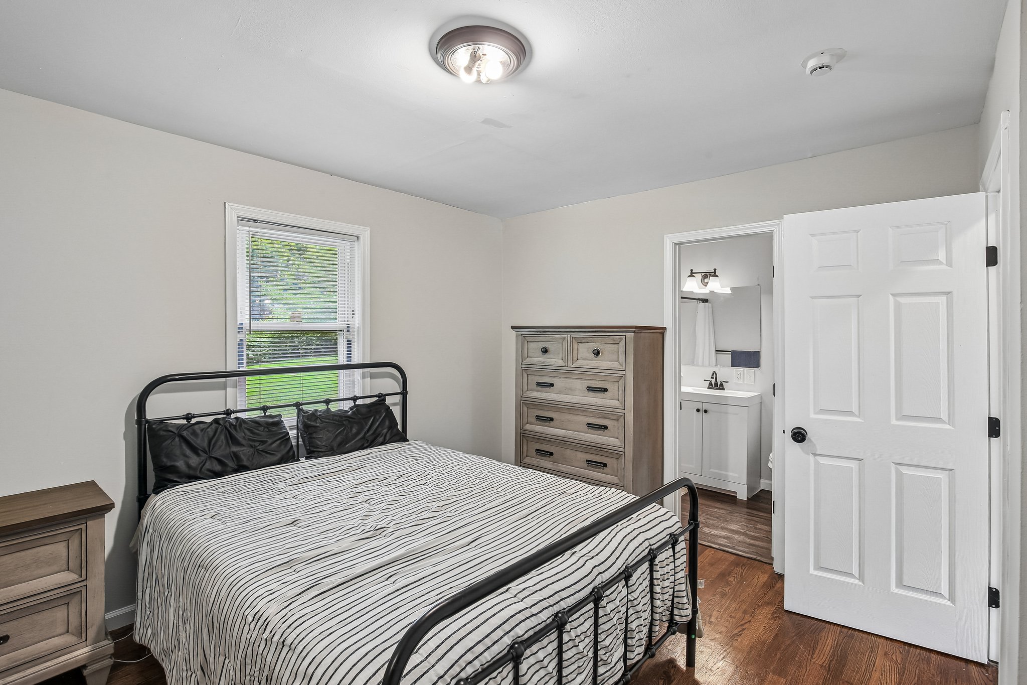 N Smalley Ave-S1308-025.jpg