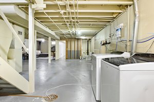  Photo 32
