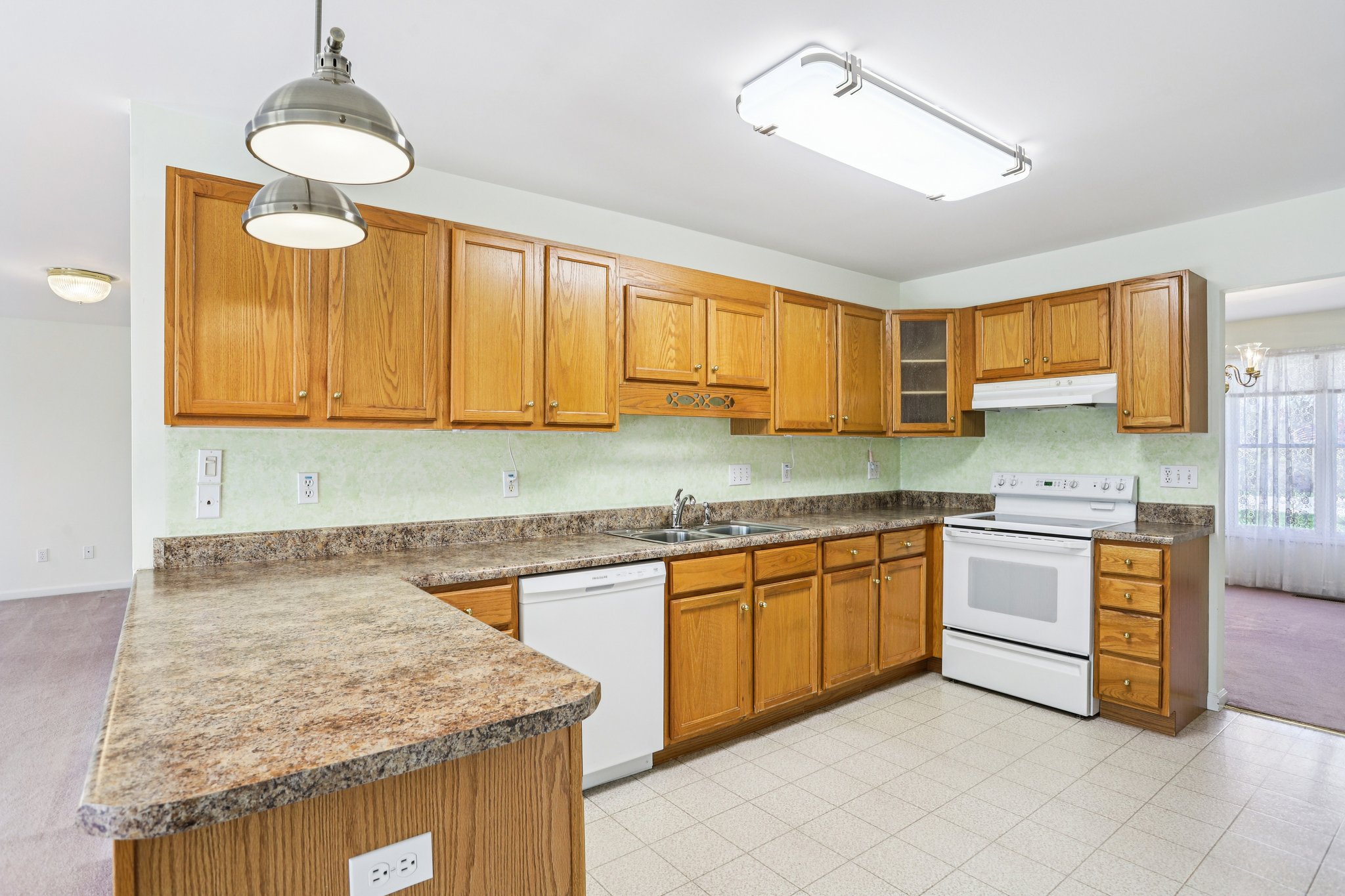 Dominion Dr-S0904-014.jpg