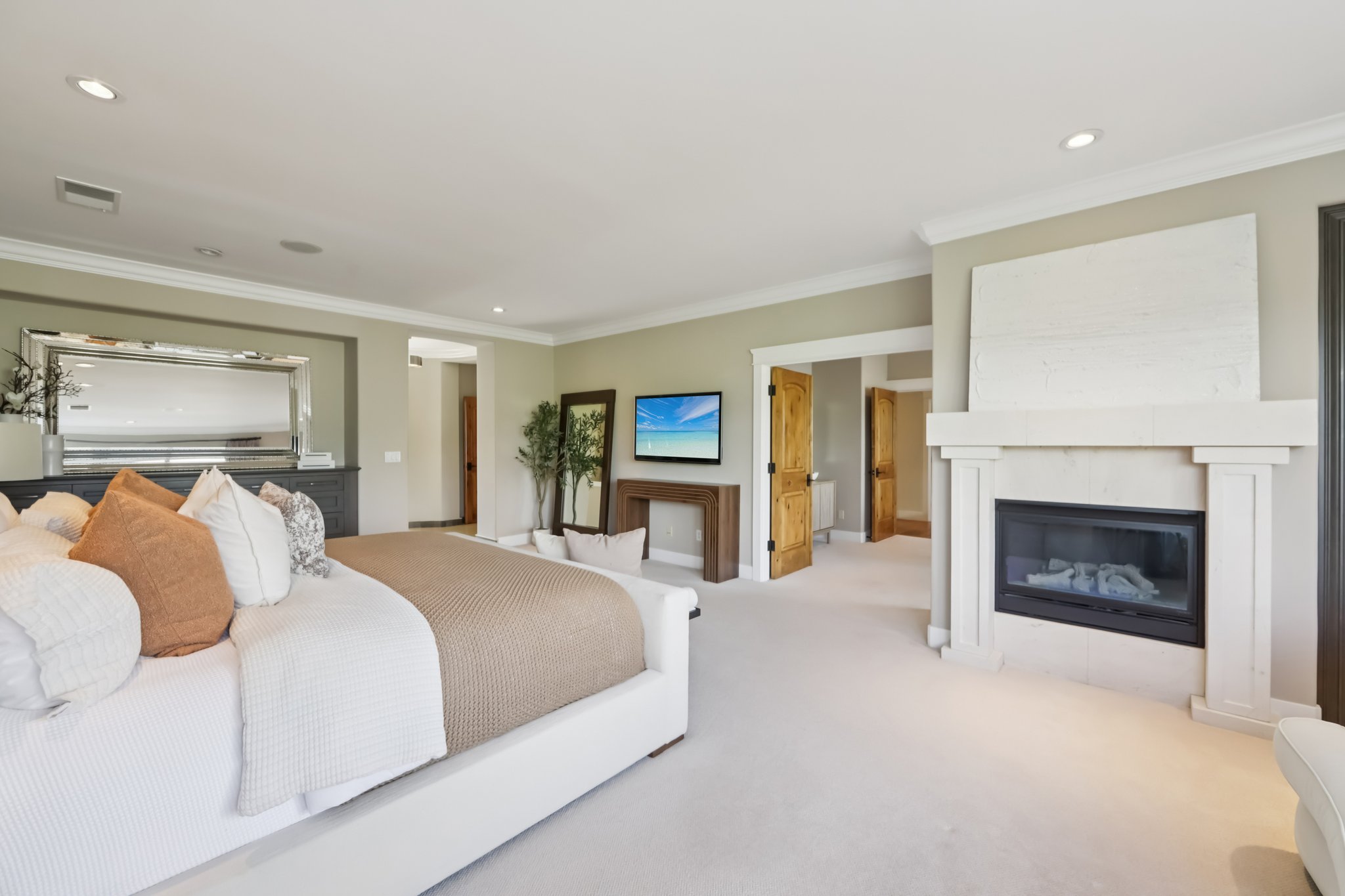 5106 Eastbourne Dr-S2702-052r.jpg