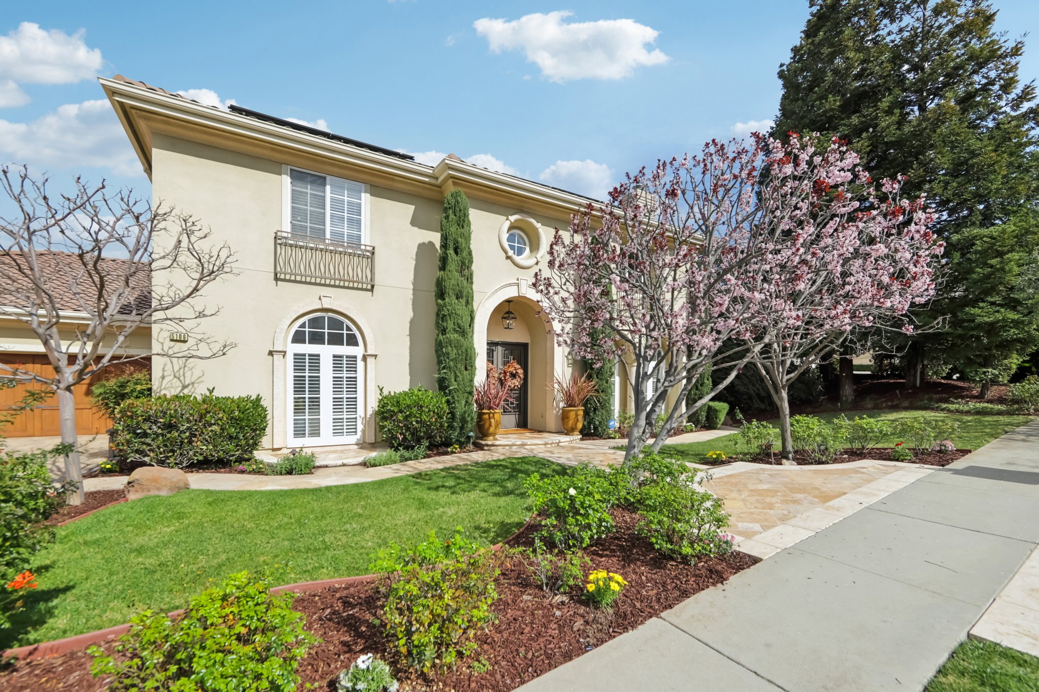 Eastbourne Dr-S2702-007r.jpg