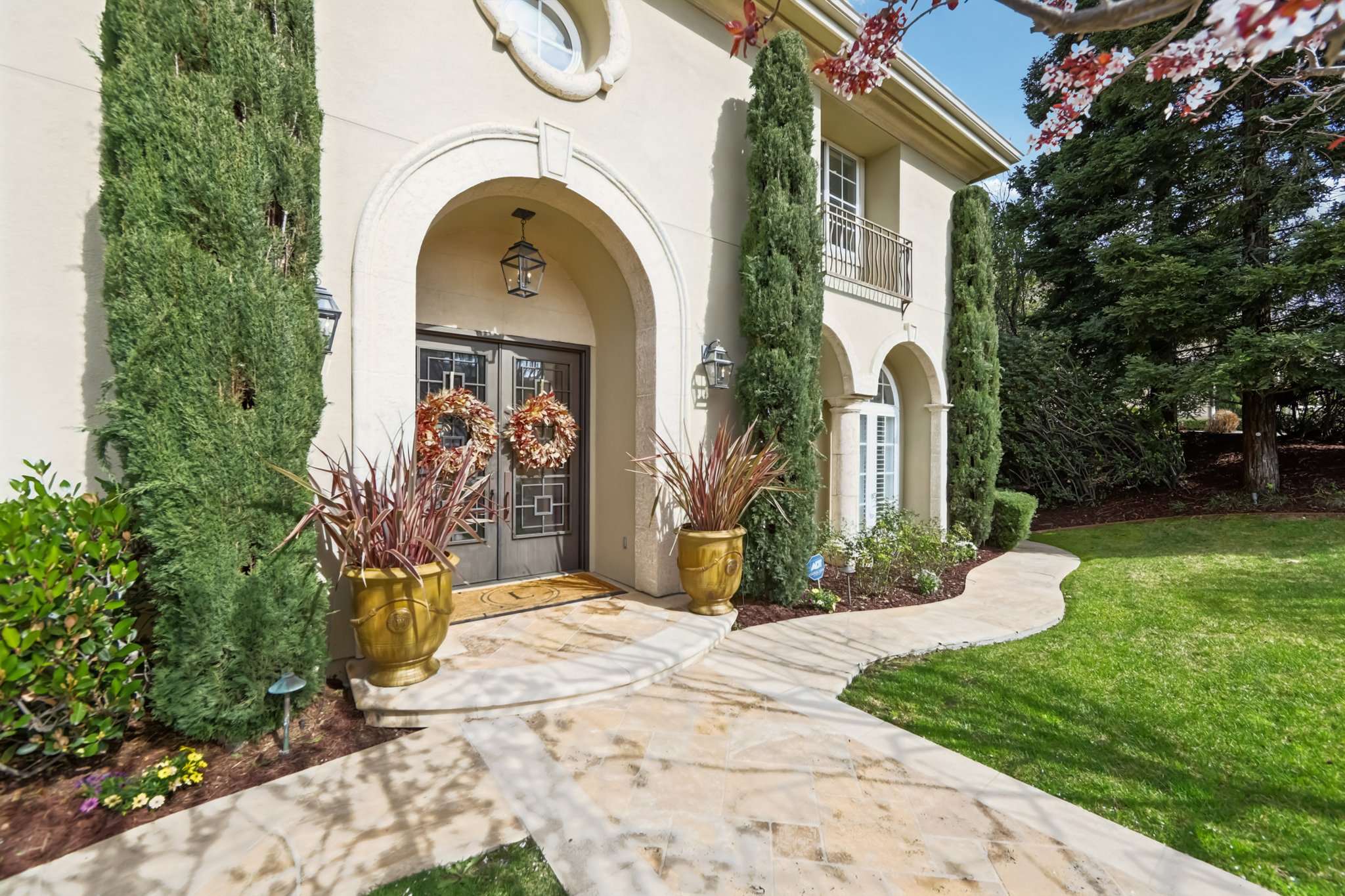 Eastbourne Dr-S2702-010r.jpg