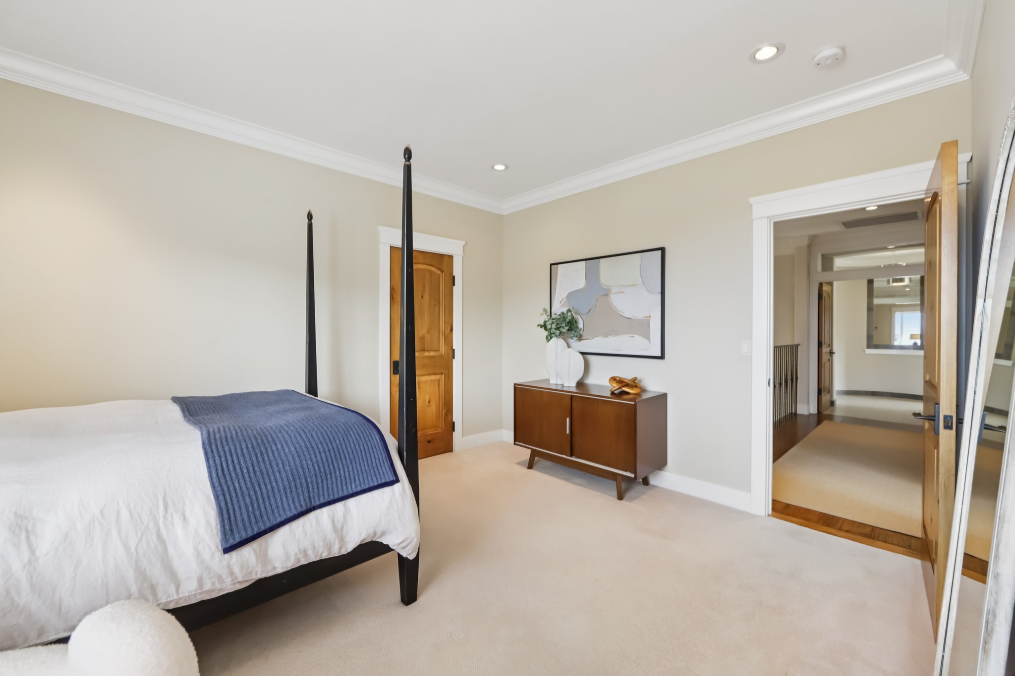 Eastbourne Dr-S2702-068r.jpg