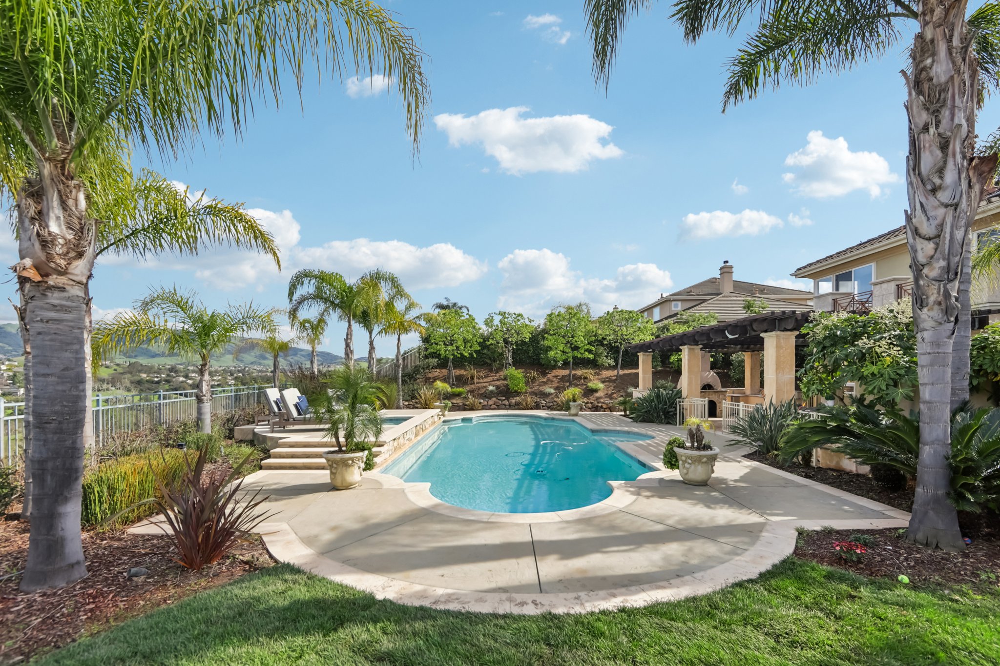 Eastbourne Dr-S2702-085r.jpg