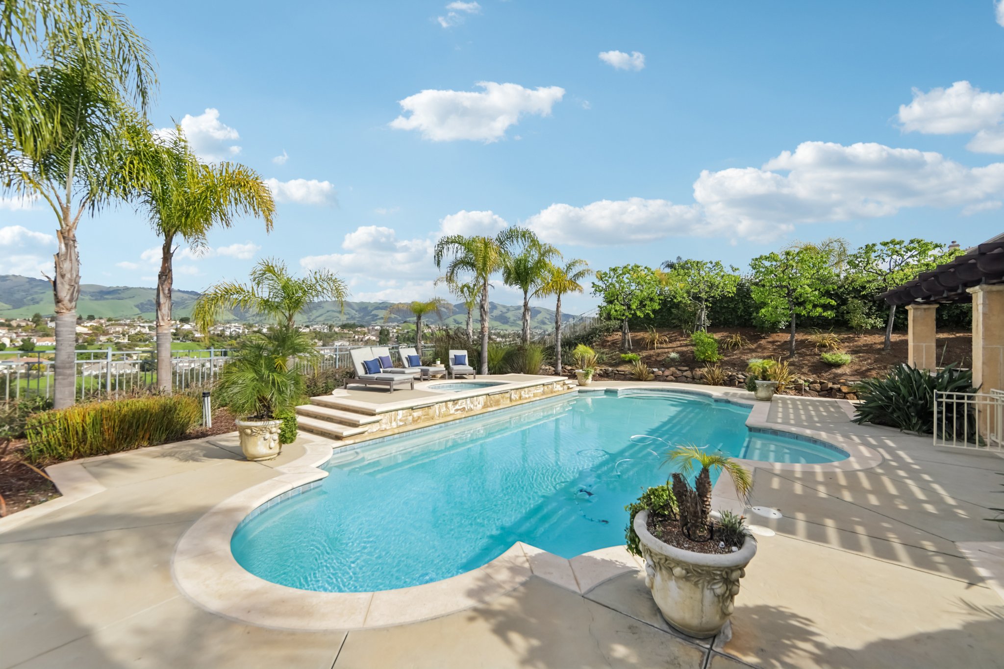 Eastbourne Dr-S2702-088r.jpg