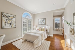 Eastbourne Dr-S2702-044r.jpg