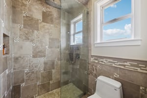 Eastbourne Dr-S2702-070r.jpg