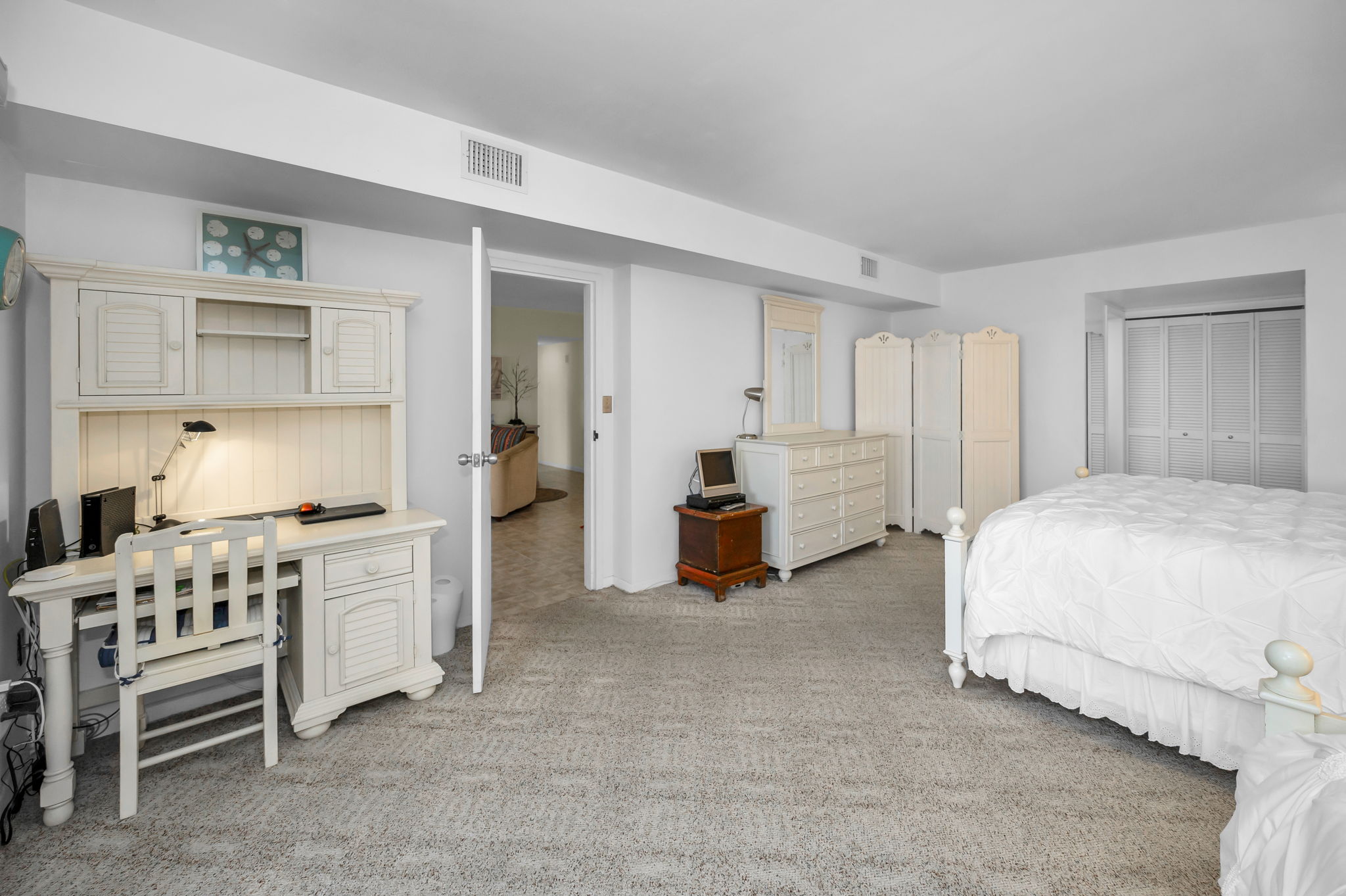Master Bedroom1b