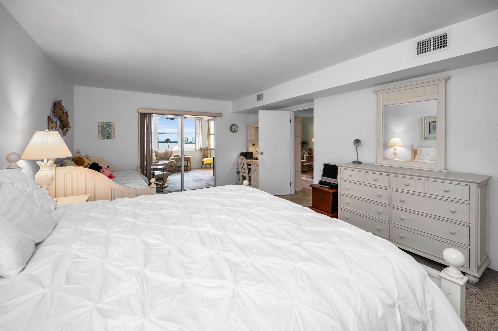 Master Bedroom1c