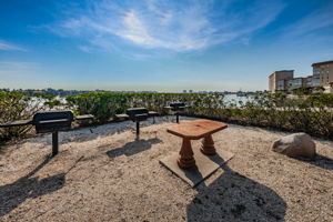 23-Grilling Area