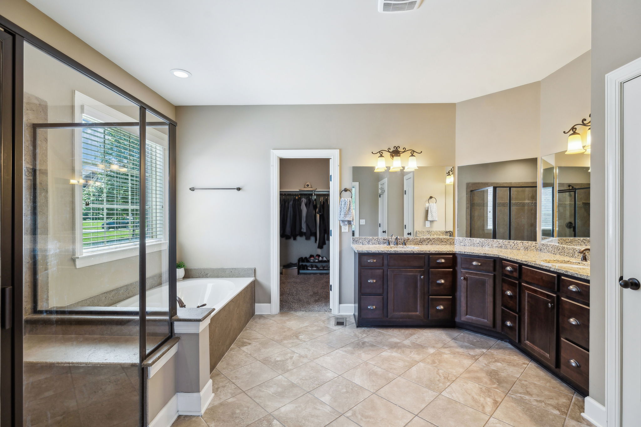  Photo 51