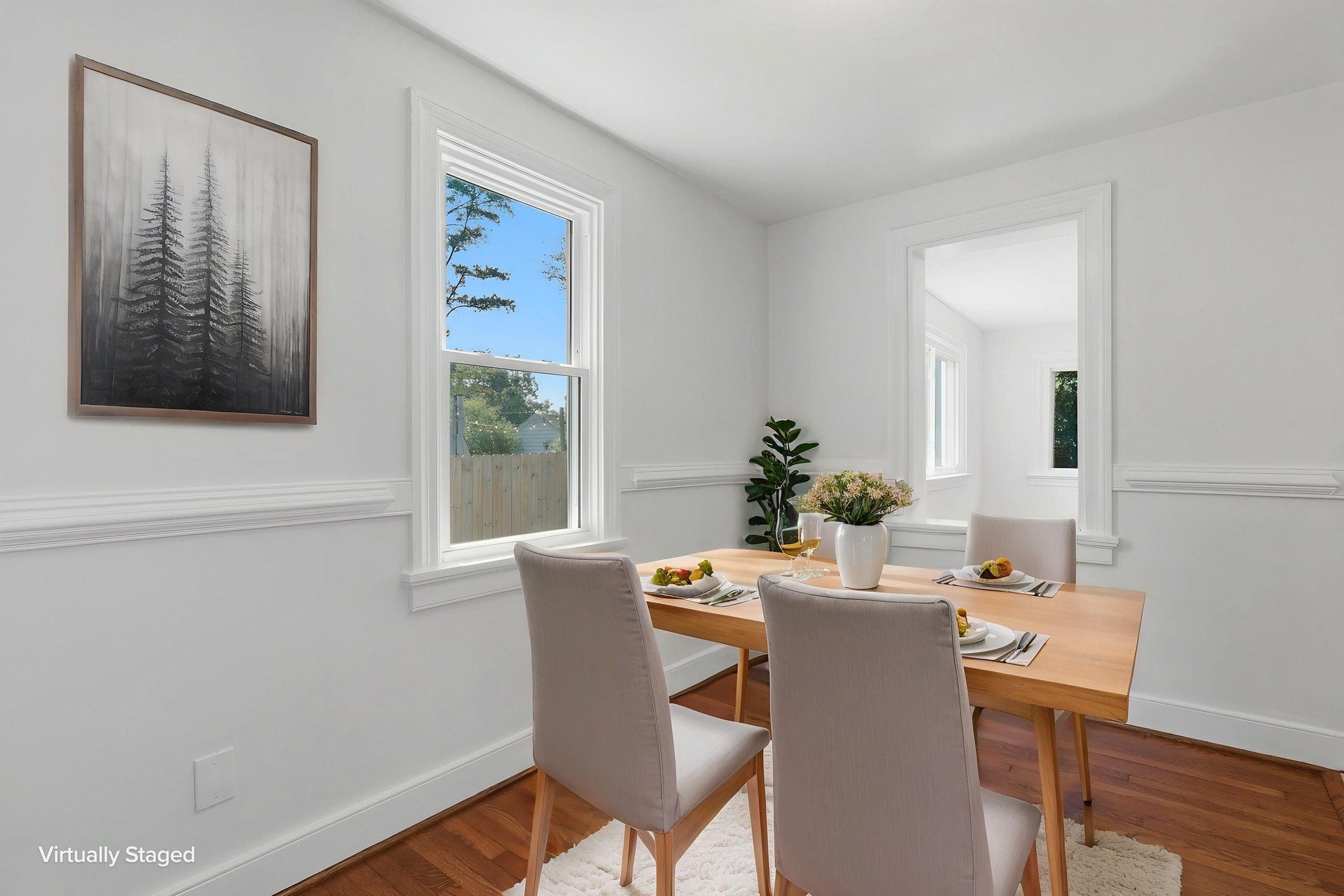 12-Casual Dining virtually staged.jpeg