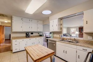  Lakeview Dr -012